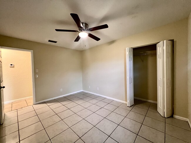Building Photo - 423 Glenwood Dr