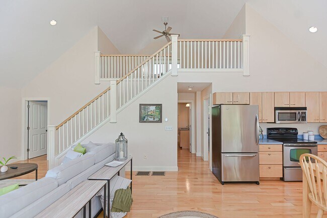 Building Photo - 4 Bryn Mawr Way