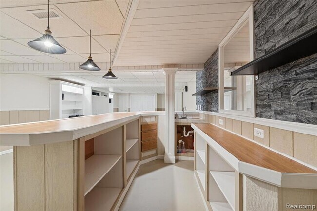 Building Photo - 48551 Oak Bridge Dr