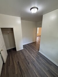 Building Photo - 546 Edmund Ave W