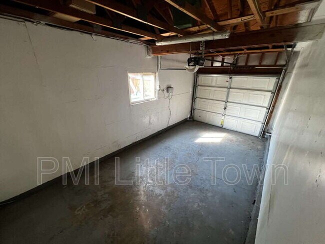 Building Photo - 364 S Salem St