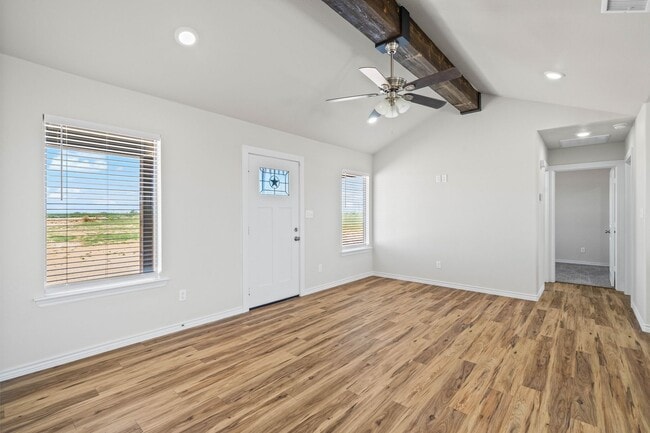 Building Photo - FOR LEASE ON AN ACRE LOT