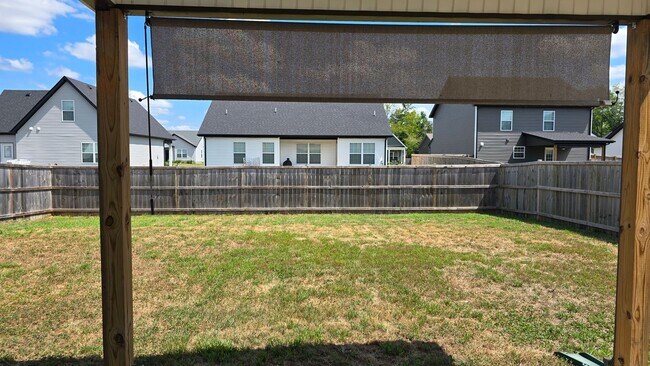 Building Photo - Beautiful 3 BDS 2 BA with fenced in yard