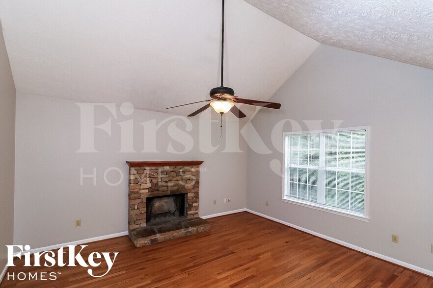 Building Photo - 2905 Navajo Cir