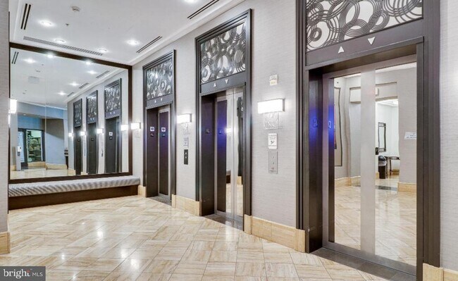 Building Photo - 3101 N Hampton Dr
