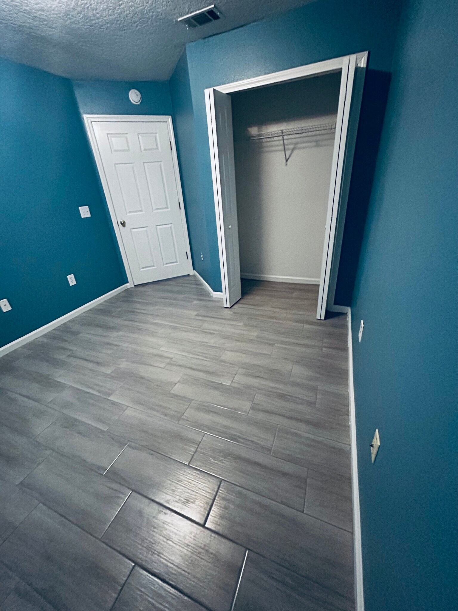 Building Photo - 9690 Amarante Cir