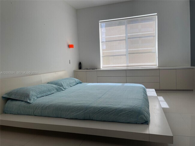 Building Photo - 1460 Ocean Dr