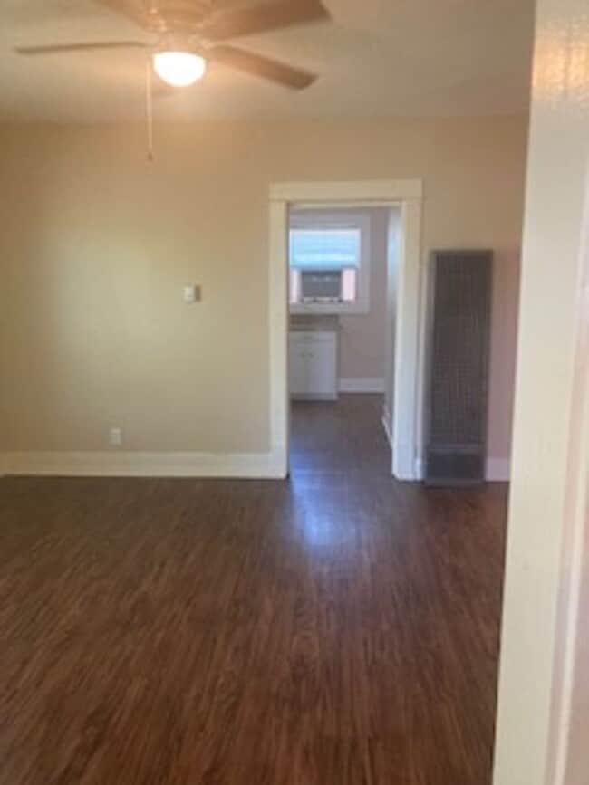 Building Photo - SOUTH SIDE ONE BEDROOM