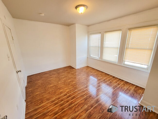 Building Photo - 3 Bedroom House in Belfield