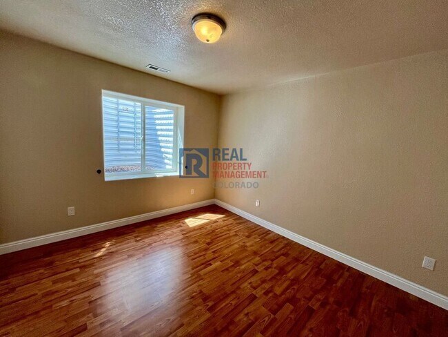 Building Photo - 10276 Deer Meadow Cir