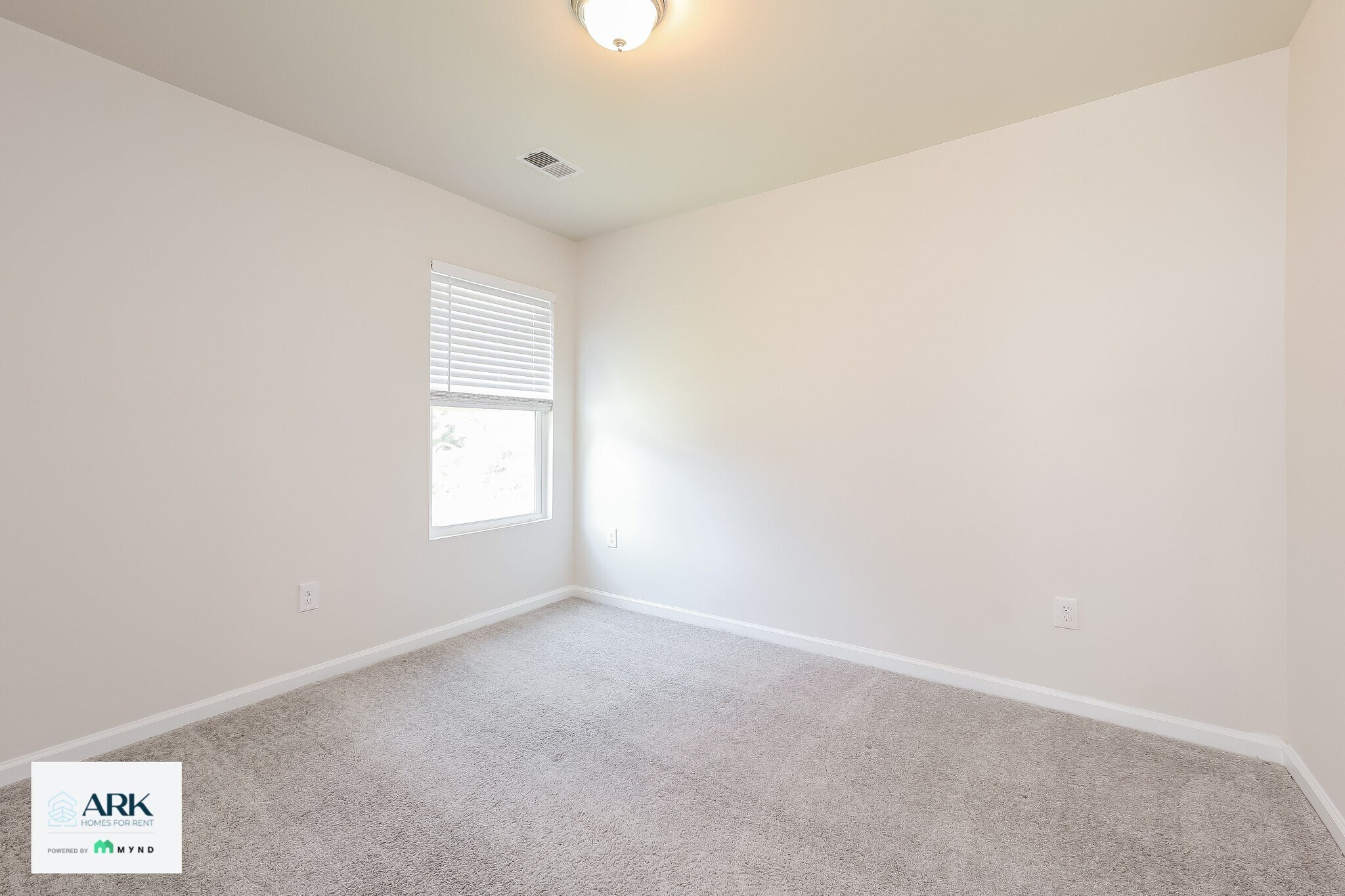 Building Photo - 161 Queens Cir
