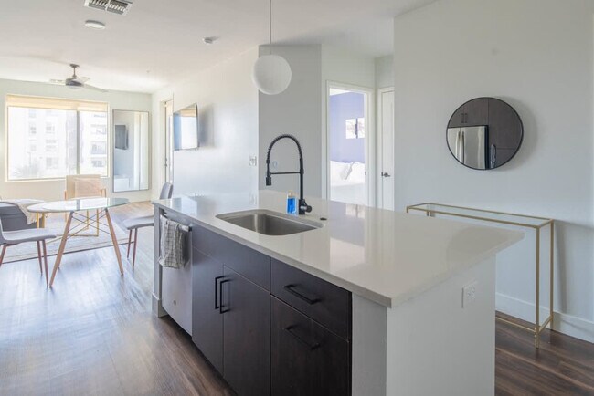 Building Photo - 688 W 1st St