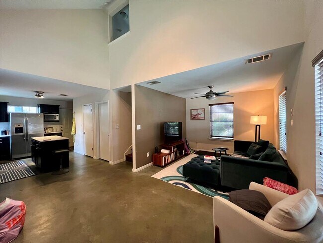 Building Photo - 2409 Santa Rosa St
