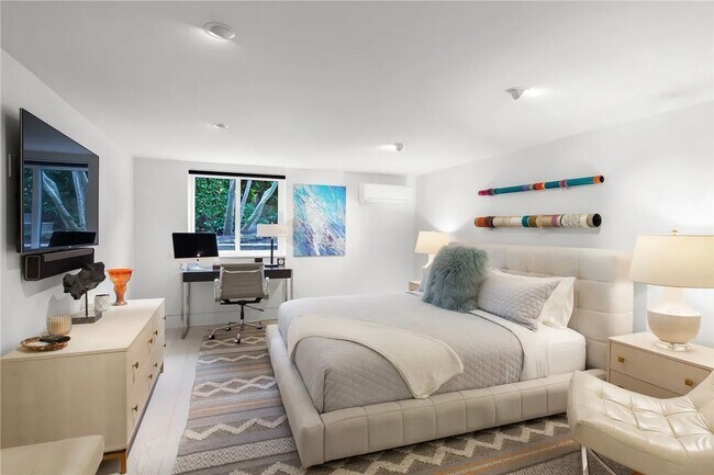 Building Photo - Leschi Waterfront Home