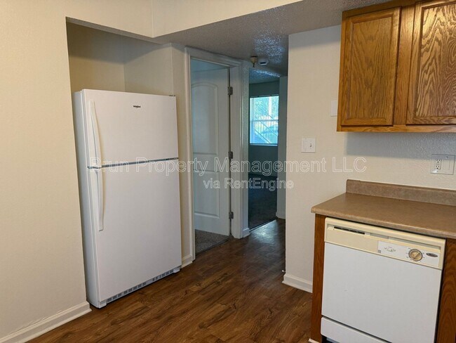 Building Photo - 516 E Red Bud Rd