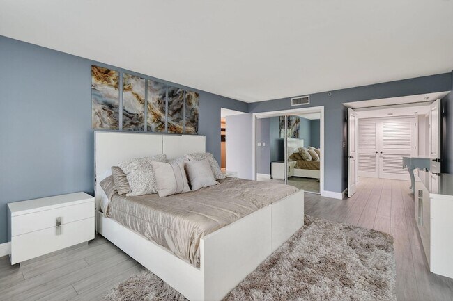 Building Photo - 372 Golfview Rd