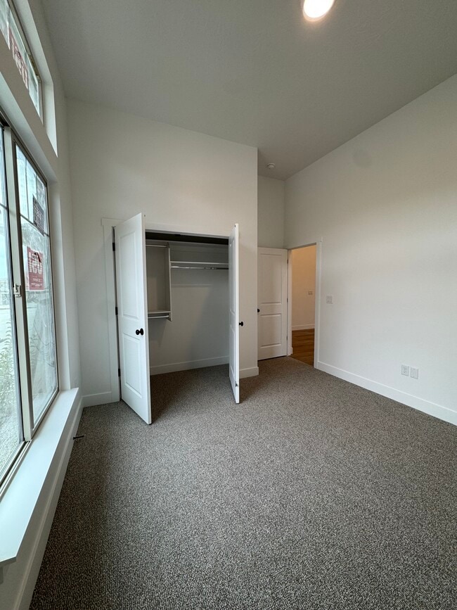 Building Photo - 1593 E Dihedral Dr