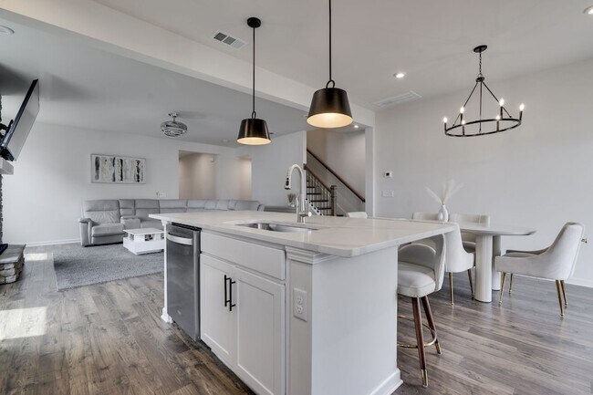 Building Photo - 945 Pleasant Ridge Run