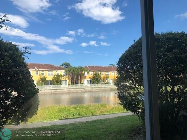 Building Photo - 1018 Pipers Cay Dr