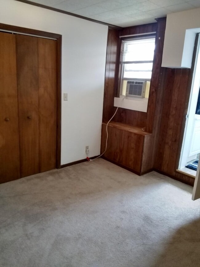 office leads to Bath - 2114 Oakridge Dr