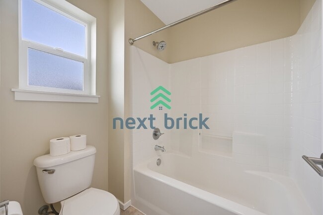 Building Photo - Spacious 3-Bedroom Lynnwood Retreat with 2230 sqft of Comfort!