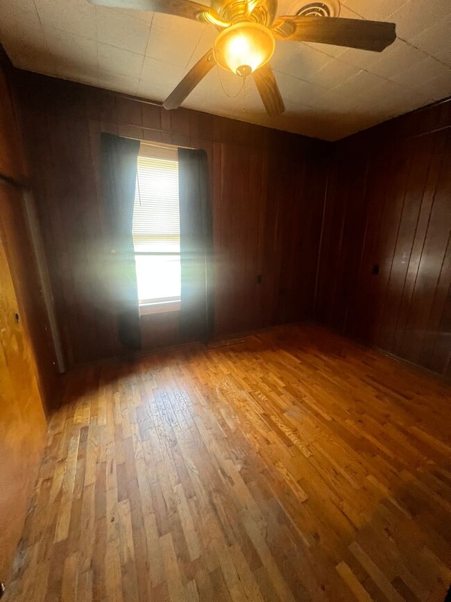 Building Photo - 104 S West