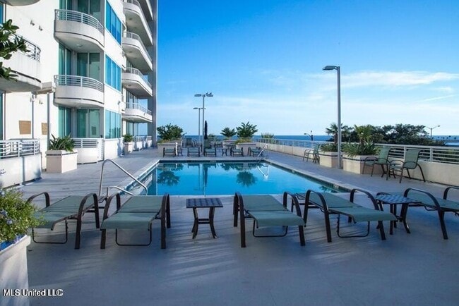 Building Photo - 2060 Beach Blvd