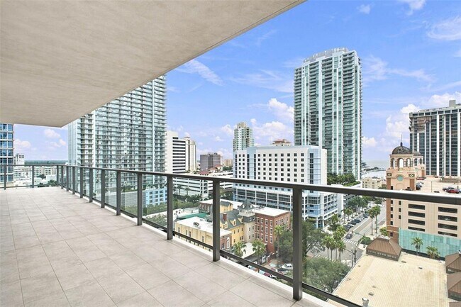 Building Photo - 275 1st Ave S