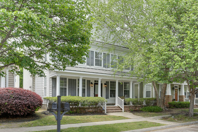 Building Photo - 528 Normandy St