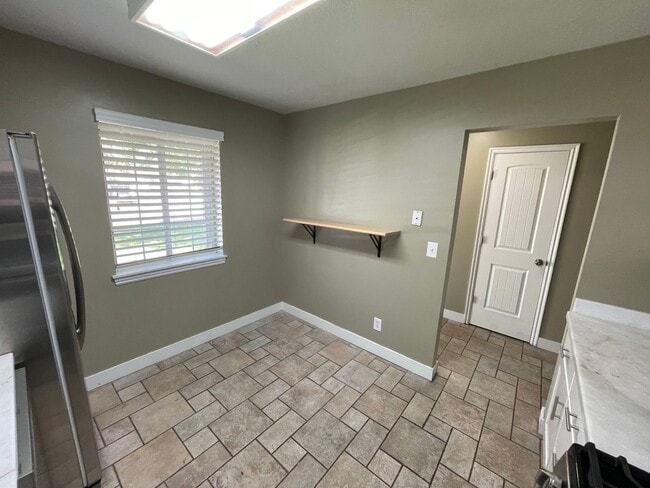 Building Photo - Beautiful 2 bed in Clearfield!