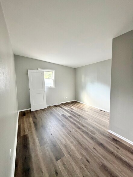 Bedroom 2 - 1122 Kingsley Dr