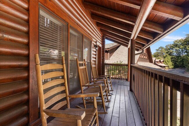 Building Photo - 741 Golf View Blvd