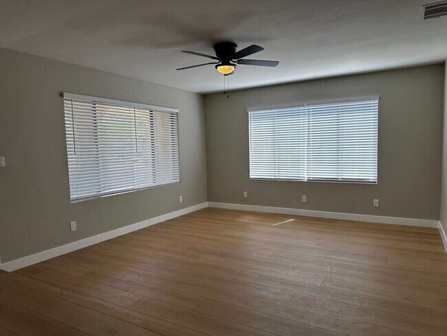Building Photo - Freshly Updated 3bd/2ba home for rent!