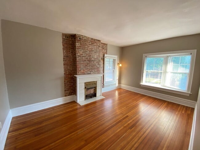 Building Photo - 221 E 16th Ave