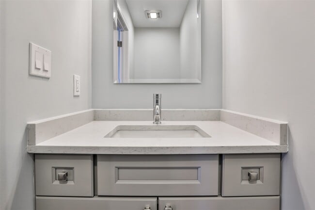 Building Photo - 181 Knollwood Way