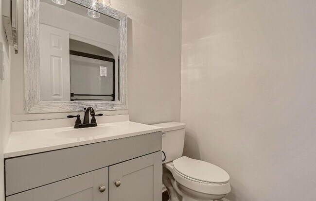 Building Photo - Spacious 2 Bed, 2 Bath Condo with Garage i...