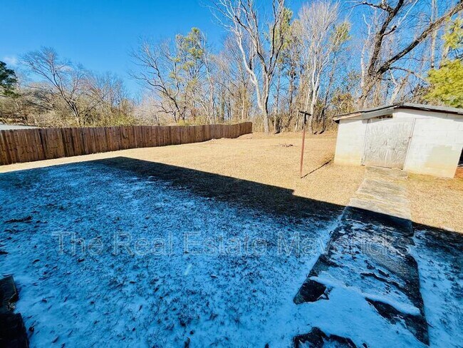 Building Photo - 533 E 52nd St