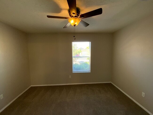 Building Photo - 3 Bedroom Single Story Home Available in V...