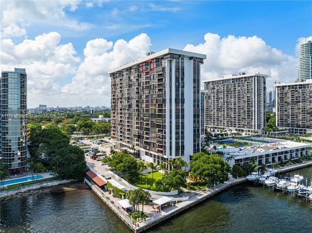 Building Photo - 1925 Brickell Ave