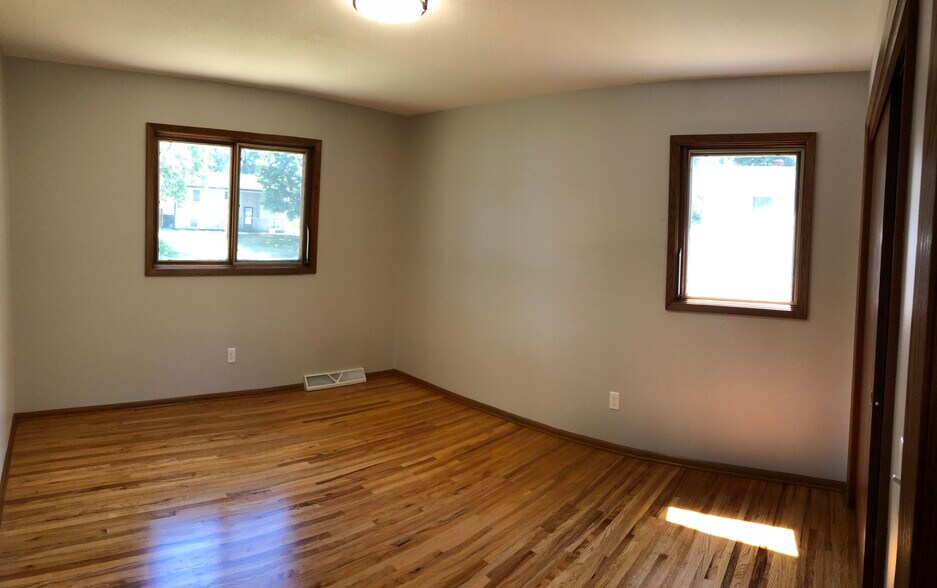 Master Bedroom - 865 Charlotte Dr