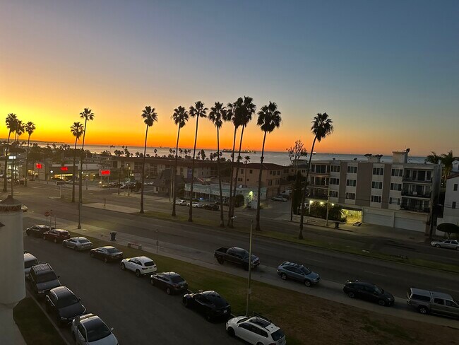 Building Photo - 3707 E Livingston Dr