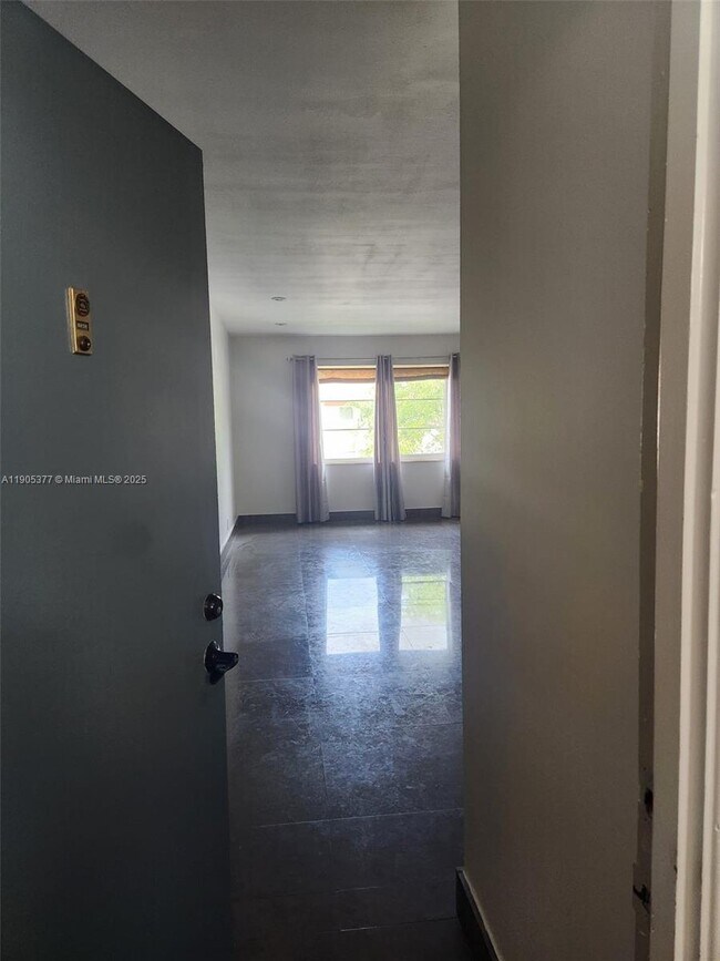 Building Photo - 124 NE 19th Ct