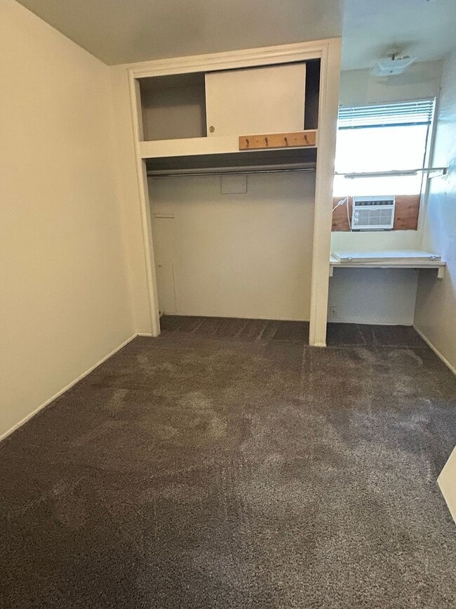 Building Photo - 1020 Warner St