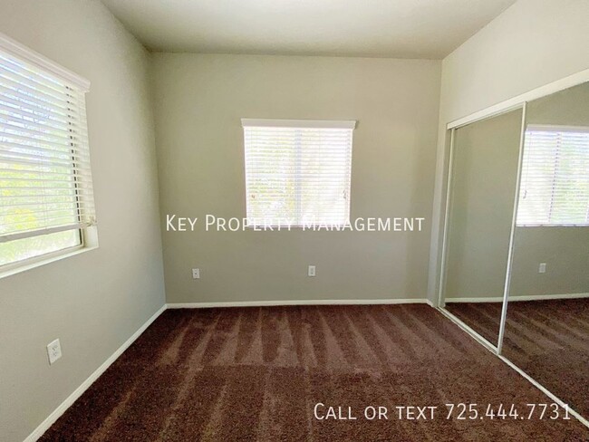 Building Photo - 3 BEDROOM 2 BATH CONDO WITH ATTACHED 2 CAR...