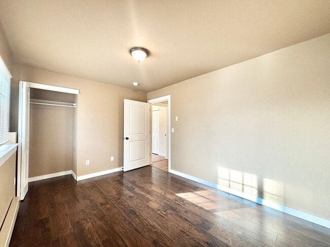 Building Photo - Beautiful 2 bed 2 bath condo