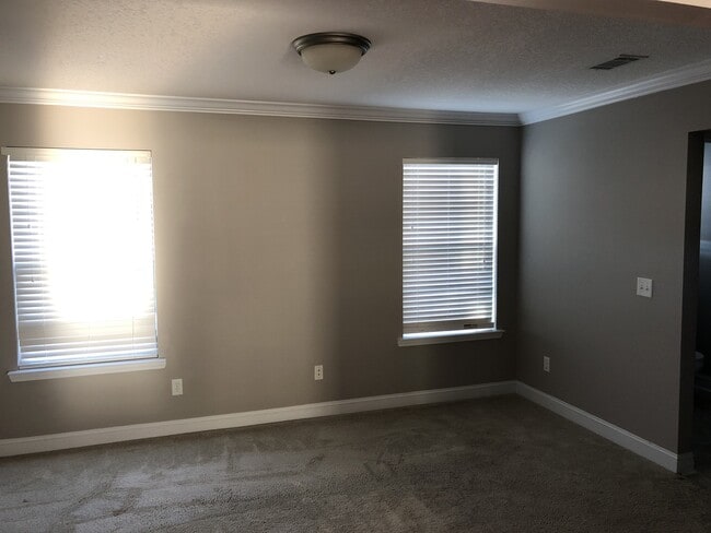 Building Photo - FOR RENT