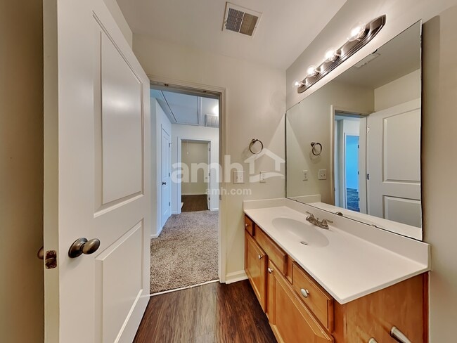 Building Photo - 407 Pine Hill Ln