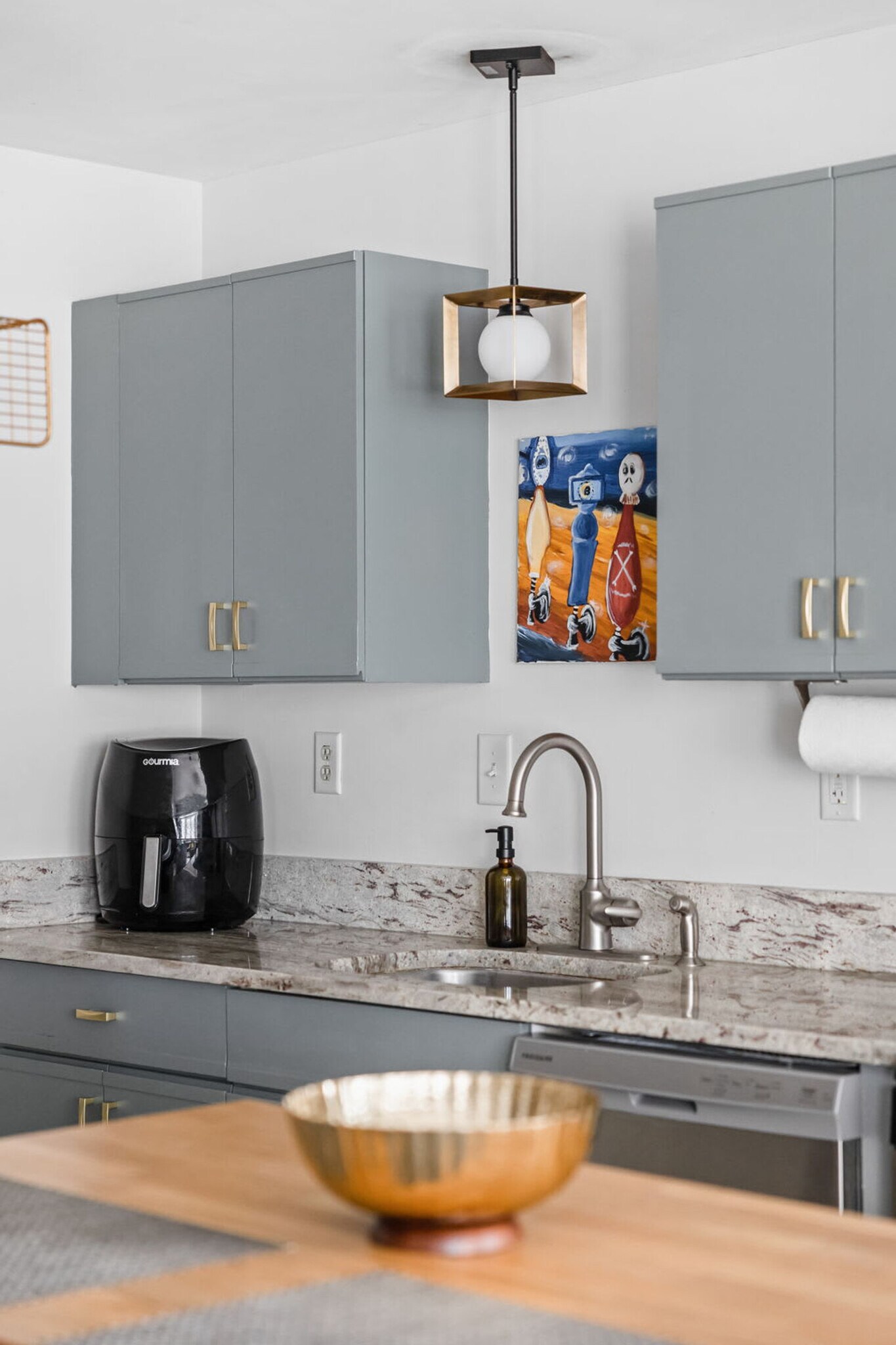 Building Photo - 230 E 9th St