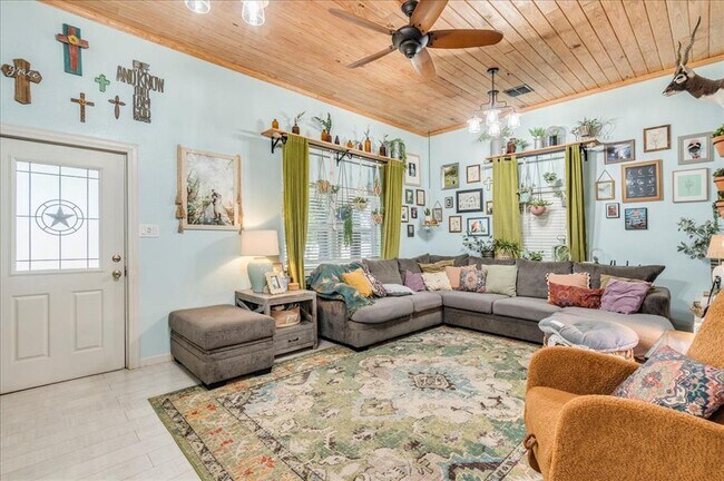 Building Photo - 20075 San Marcos Hwy