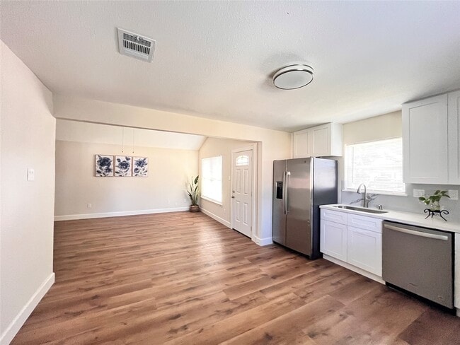 Building Photo - 4641 Orange Cir S